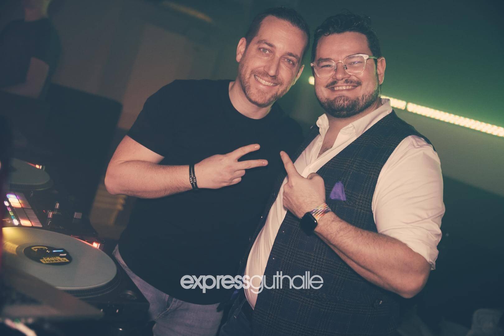 DJ MIKA mit Phil Torres in der Expressguthalle